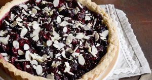 Crostata con ciliegie e mandorle