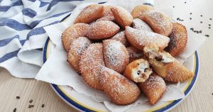 Ravioli fritti con ricotta e cioccolato