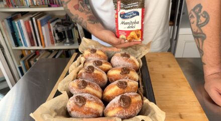 Bomboloni con Crema alla Nocciola